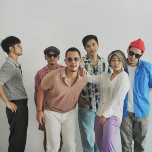 MALIQ & D'Essentials - indonesian jazz band photo