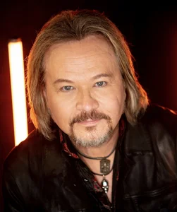 Travis Tritt - classic country band photo