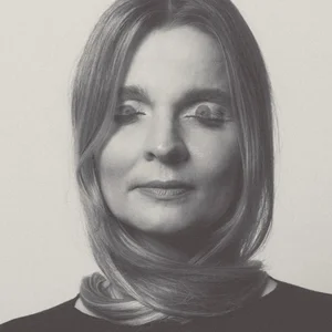 Hildur Guðnadóttir - neoclassical band photo