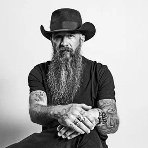 Cody Jinks - red dirt band photo
