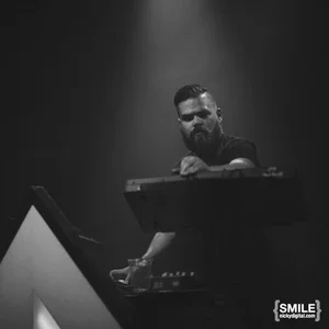 Com Truise - synthwave band photo