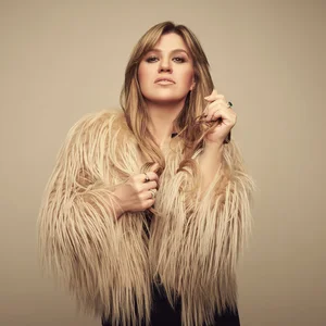 Kelly Clarkson - christmas band photo
