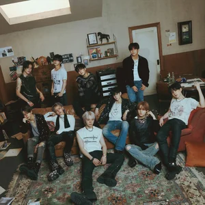 TREASURE - k-pop band photo