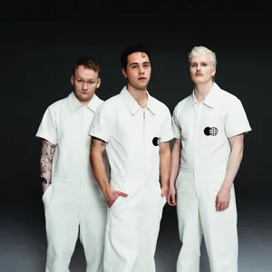KUUMAA - finnish pop band photo