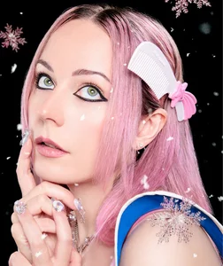 Hannah Diamond - hyperpop band photo