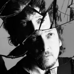 León Larregui - rock en español band photo