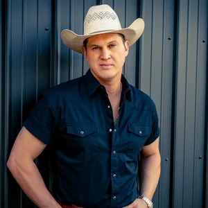 Jon Pardi - country band photo