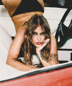 Luísa Sonza - brazilian pop band photo