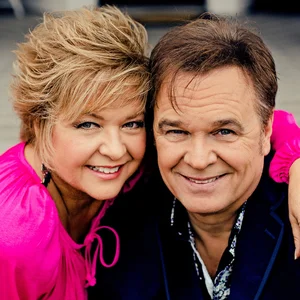 Jeff & Sheri Easter - southern gospel band photo
